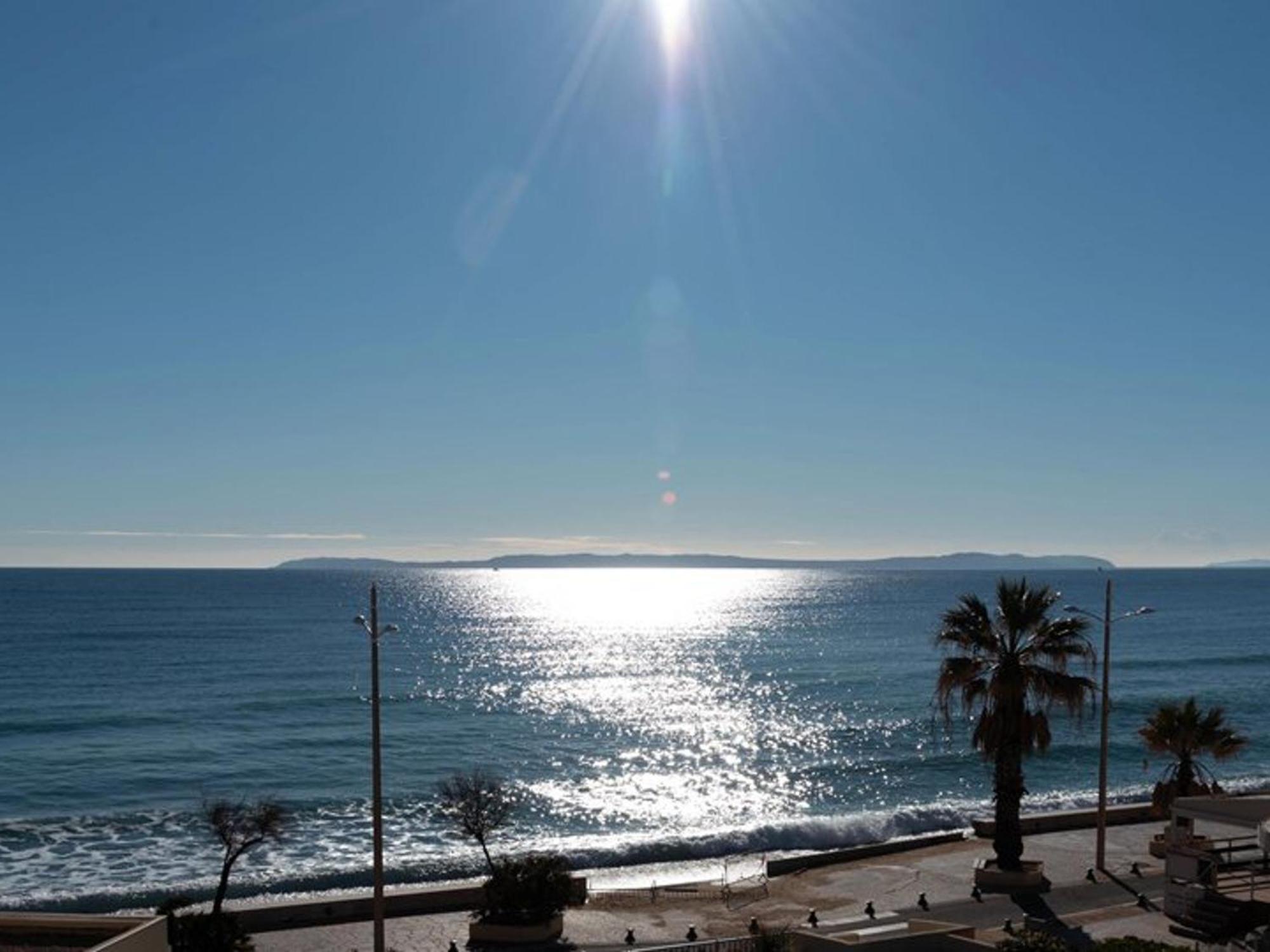 4 Personnes, Face Plage, Parking, Climatisation - - Fr-1-803-22 Apartment *